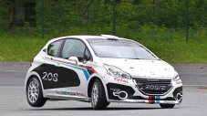Peugeot праща 208 на рали
