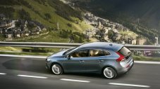 Volvo показа официално V40