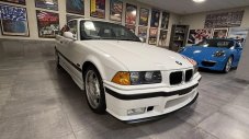 Това BMW M3 E36 е доказателство, че носталгията продава