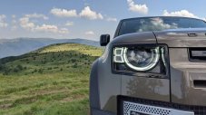 Новият Land Rover Defender срещу връх Ком
