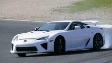 Последните Lexus LFA все още си търсят купувачи
