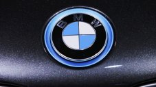 BMW забавя инвазията на роботите