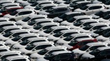 Продажбите на нови коли в Европа продължават да спадат