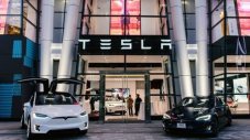 Безпилотните коли на Tesla ще са готови до 6 седмици