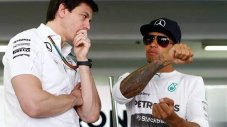 Mercedes: Говорихме с Люис за трансфер във Ferrari