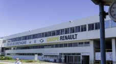 Работници на Renault обявиха стачка и взеха заложници