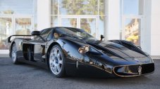 Продават единственото черно Maserati MC12