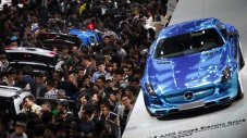 Mercedes гони Audi и BMW с нови заводи в Китай
