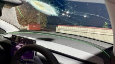 Едно на милиард: Метеорит удари Tesla Model Y в движение