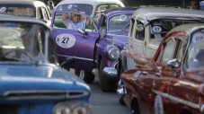 Кубинците вече могат да си купуват коли свободно