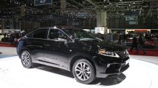 Малък кроосувър от Lexus