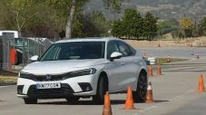 Хибридната Honda Civic се справи с &bdquo;Лосовия тест&ldquo;