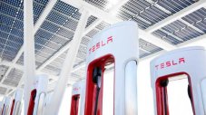 Tesla пуска безплатно зареждане в цяла Полша и Словакия