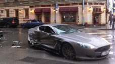 15-годишен футболист потроши Aston Martin