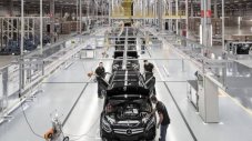 Mercedes строи три нови завода