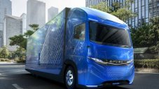 Daimler изпревари Tesla с електрически камион