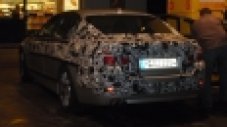 Новата BMW 5 по лек камуфлаж