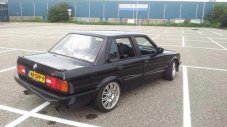 Продават BMW E30 с V8 двигател