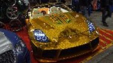 Златно Mitsubishi в Токио