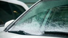 Предното стъкло замръзва отвътре - чакат ви проблеми!