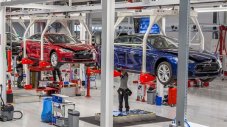 Работници дадоха Tesla под съд заради расизъм
