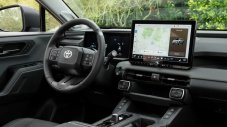 Toyota премахна бутоните от RAV4... и вече може да ги върне отново