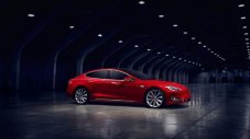 Tesla Model S получи още 50 к.с., за да бие Porsche Taycan