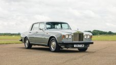 Механик задигна класически Rolls-Royce, оставен му за ремонт