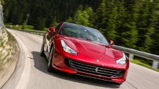 Дилъри на Ferrari превъртали километражите на колите