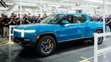 Rivian изпревари Tesla и пусна електрически пикап