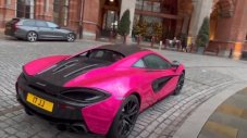 Мистерия с ярко розов&nbsp;McLaren&nbsp;570s в Лондон