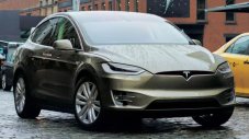 Купувачите на Tesla Model X ще трябва да чакат още две години