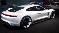 Porsche: Спортният режим на Tesla не струва!