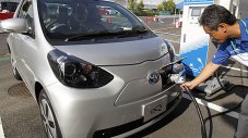 И Toyota завива към електромобилите