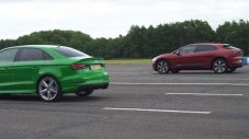 Електричество срещу бензин: Jaguar I-Pace и Audi RS3 в спор на пистата (ВИДЕО)