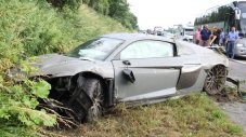 Audi R8 отива за скрап след гонка по магистрала