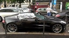 Самуел Ето'о кара Aston, но ходи мокър