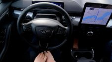 Коли с автопилот от ниво 2: Управление без ръце, но с водач!