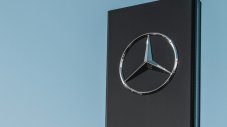 Mercedes-Benz уволни отговорника за софтуера