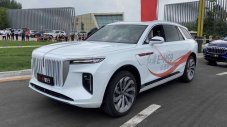 Китайският конкурент на Rolls-Royce Cullinan се оказа електрически