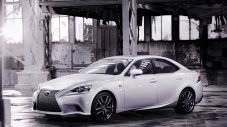 Lexus пуска и IS-комби