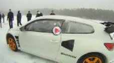 VW Scirocco на снежна писта (видео)