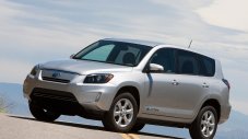 Toyota спира електрическия RAV4