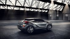 Toyota ще бори Juke с хибрид
