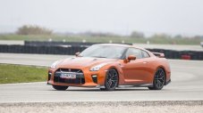 Годзила с добри обноски: тест на Nissan GT-R (ВИДЕО)