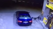 Разсеян водач на BMW взриви бензиностанция (ВИДЕО)