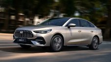 Geely пусна седан, който върви на бензин, алкохол и ток