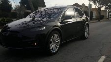 Tesla Model X вече не се крие