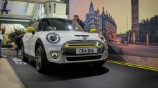 Ето го първото серийно електрическо MINI