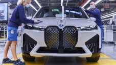 Решетката на BMW става още по-голяма и включва фарове